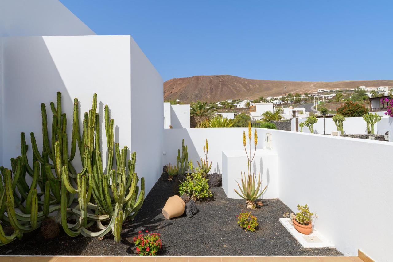 Vista Lobos Entre Volcanes Y Oceano Playa Blanca Dış mekan fotoğraf